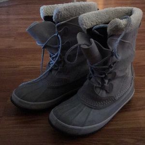 Snow boots